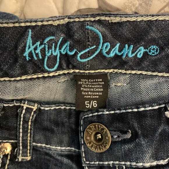 Ariya Jeans - bootcut/flare style - size 5/6 - Picture 3 of 5